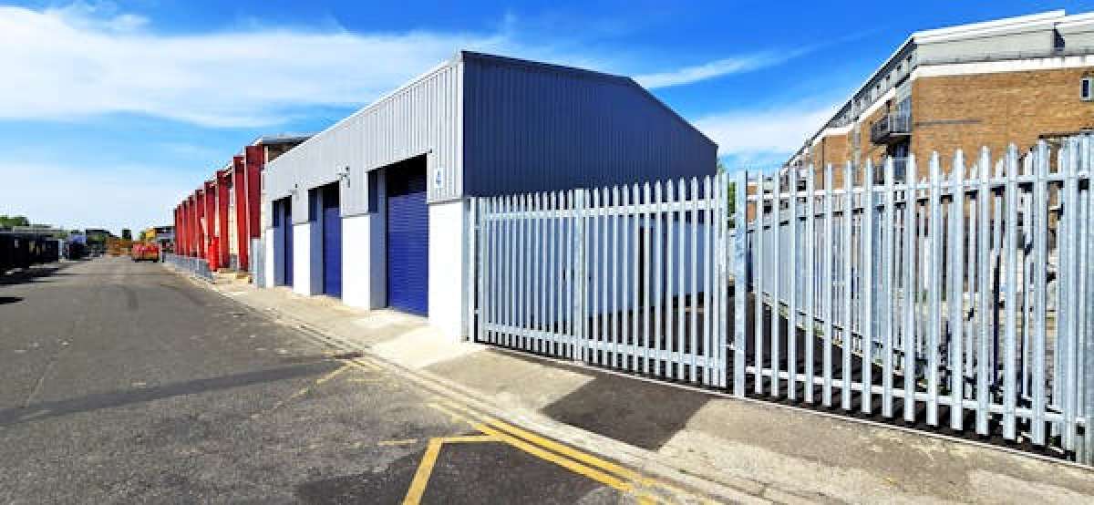Industrial Unit in London - photo 3