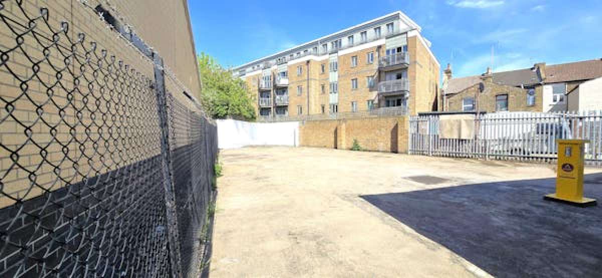 Industrial Unit in London