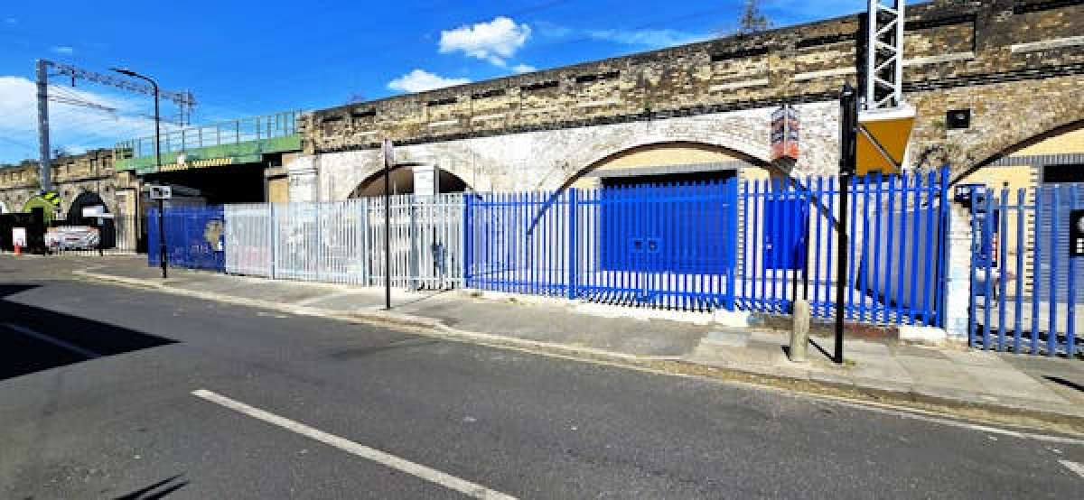 Industrial Unit in London - photo 3