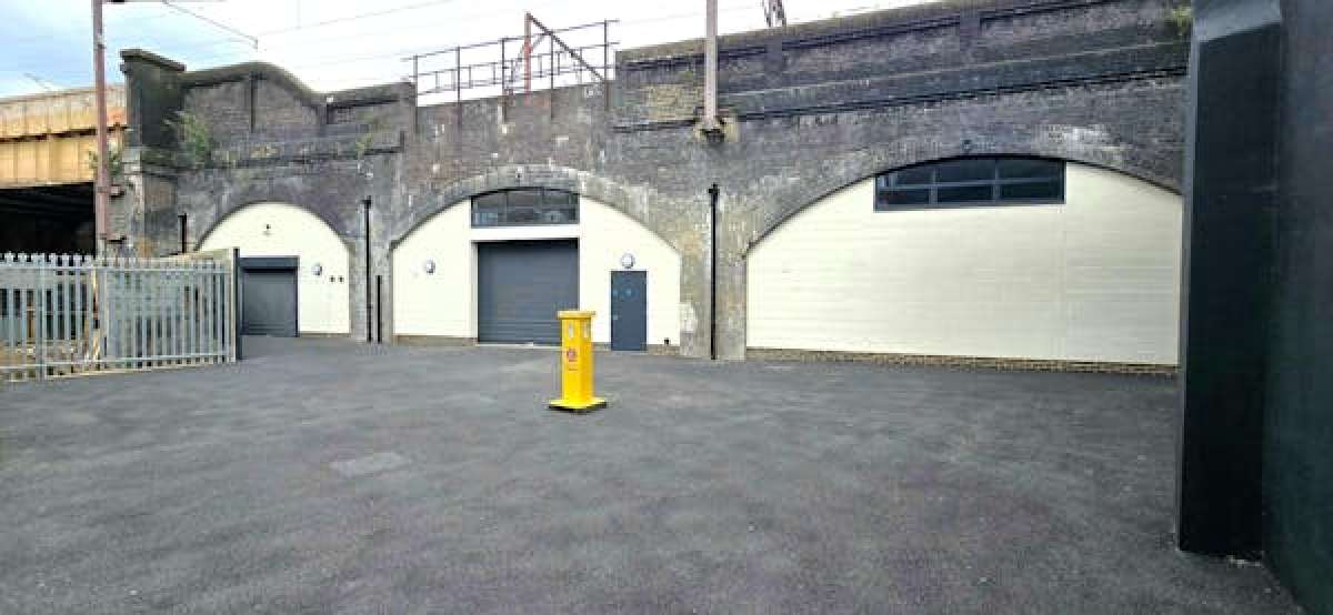 Industrial Unit in London - photo 3