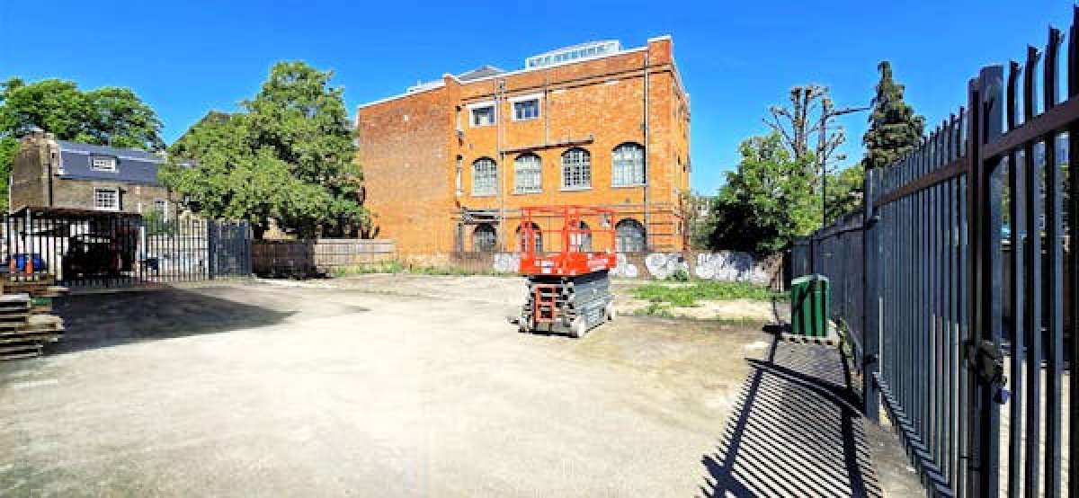 Industrial Unit in London