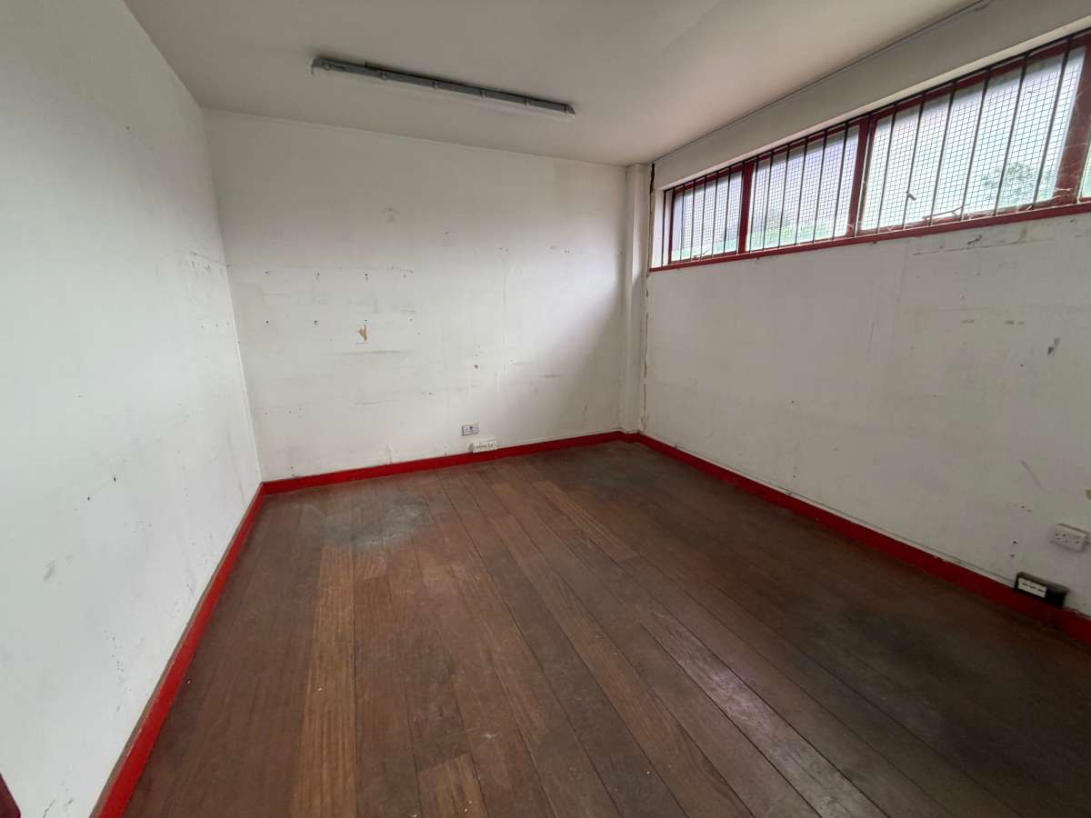Industrial Unit in London - photo 4