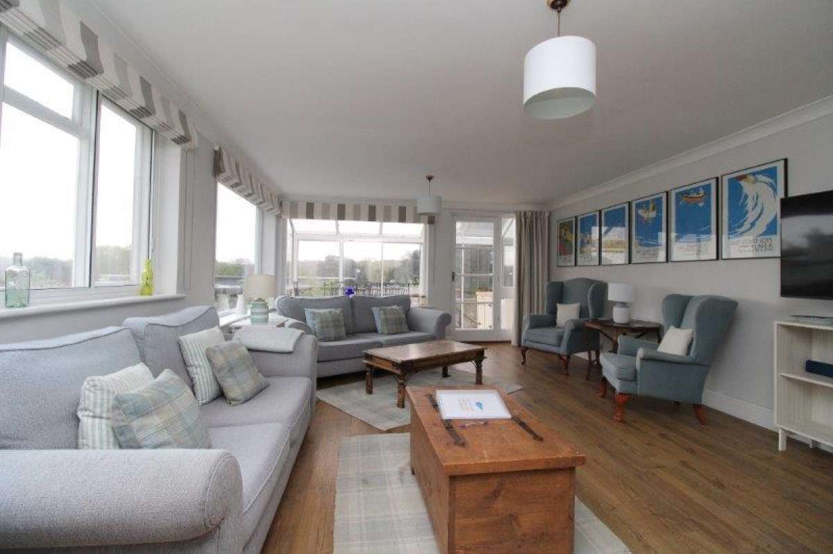 Investment in Woodbridge - photo 4