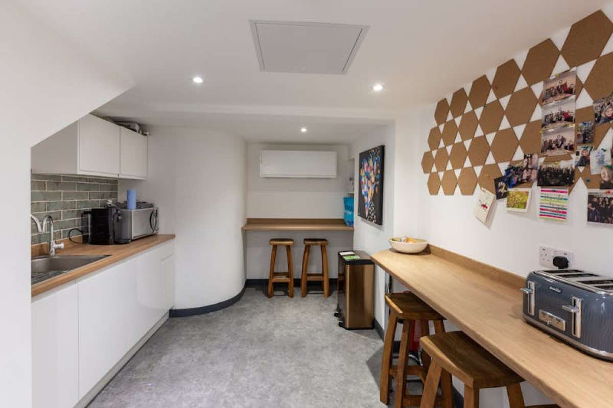 Investment in Woking - photo 4
