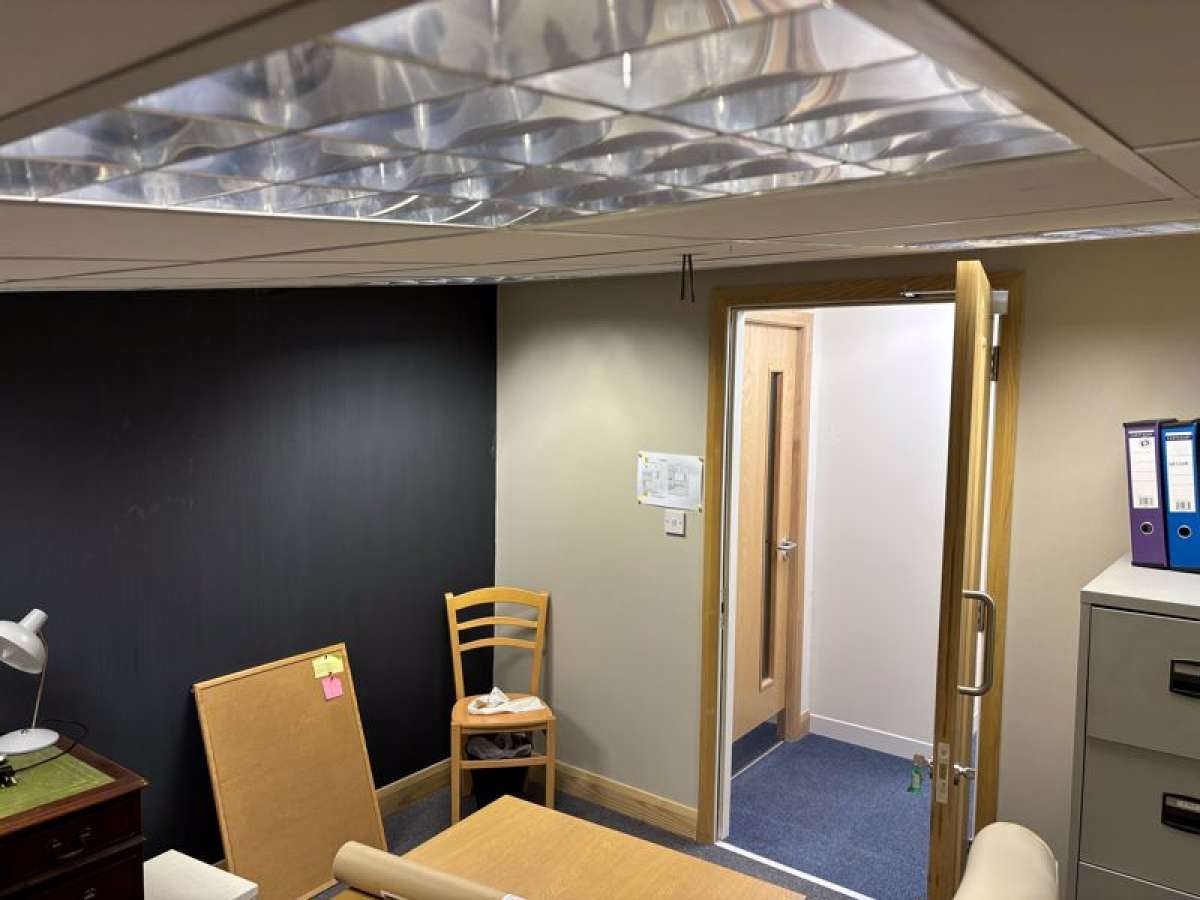 Office in Congleton - photo 3