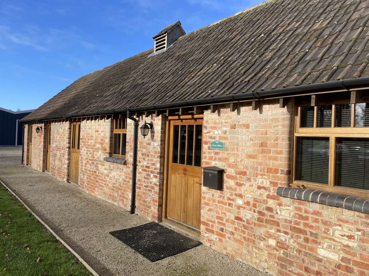 Office in Charlton - photo 2