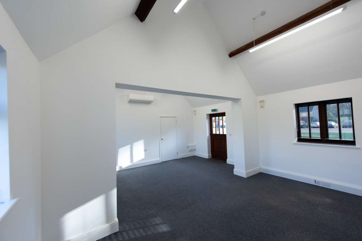 Office in Charlton - photo 3