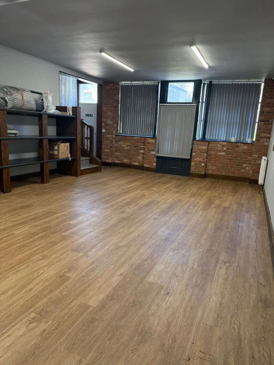 Office in Batley - photo 3