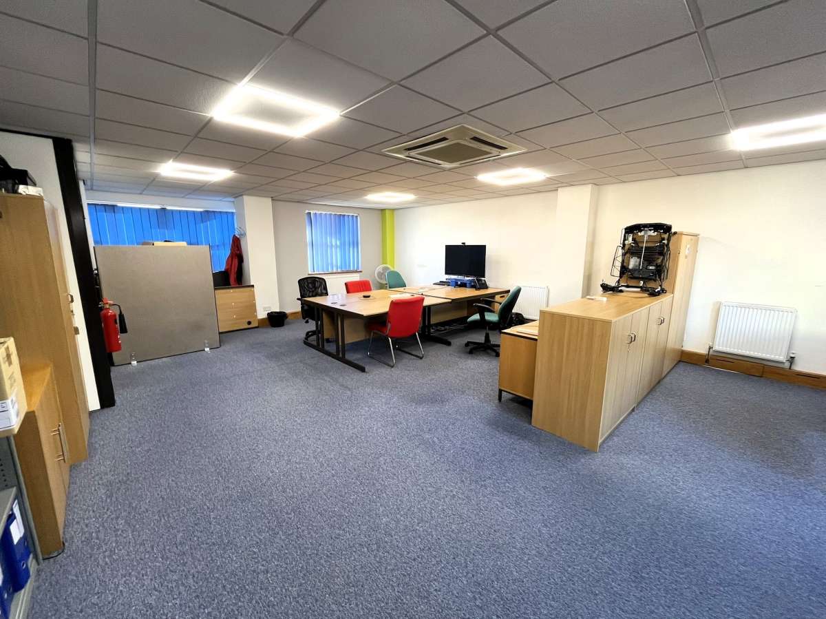 Office in Witham - photo 3
