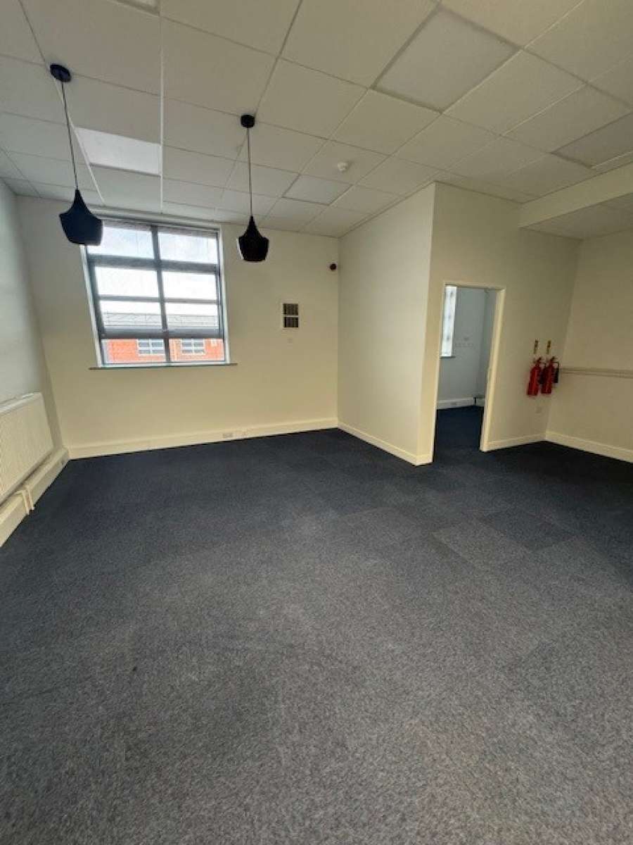 Office in Swadlincote - photo 2