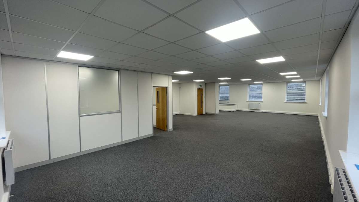 Office in Stratford upon Avon - photo 4