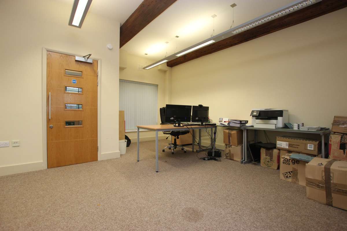 Office in Grantham - photo 4