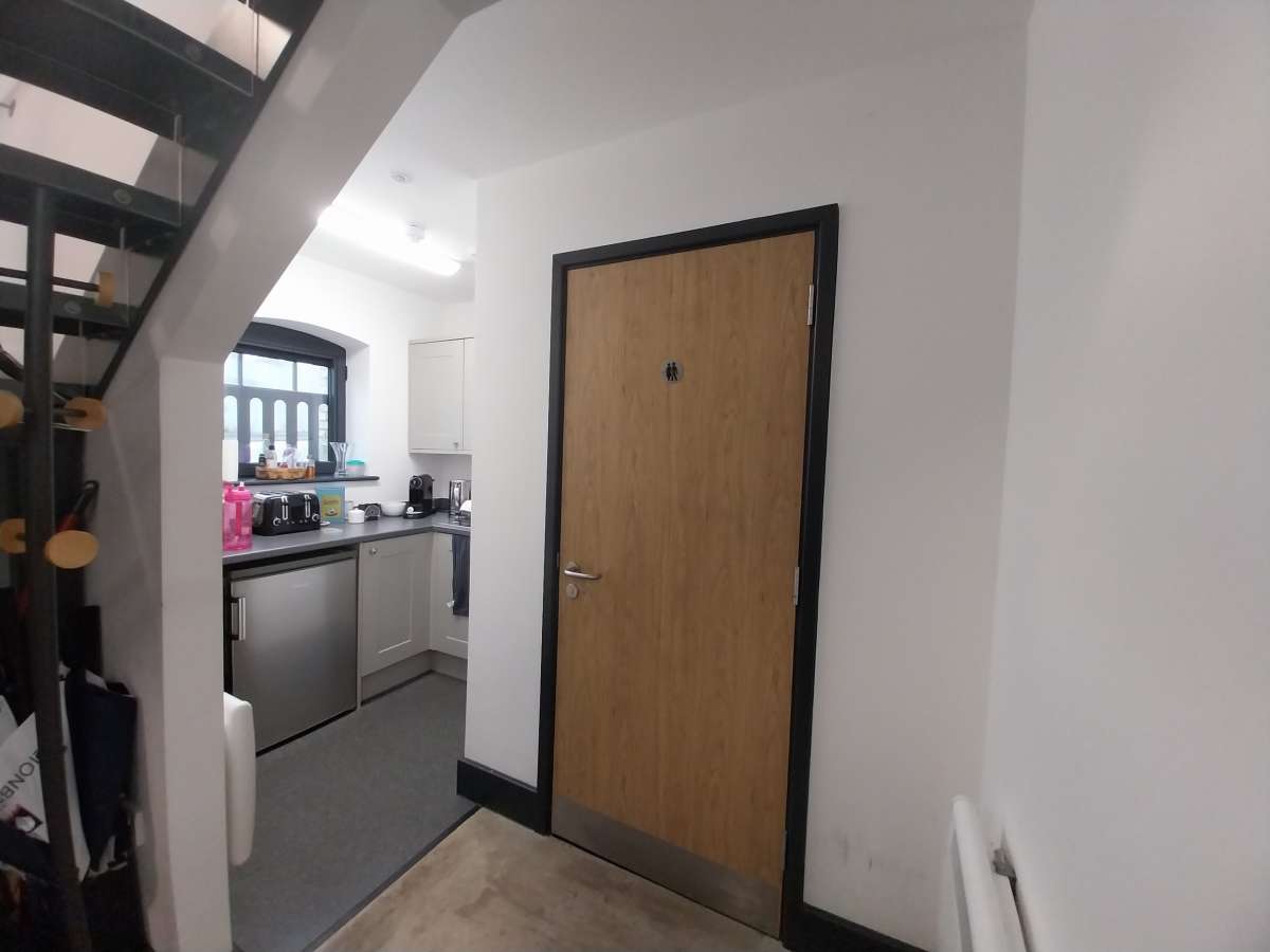 Office in Stamford - photo 3