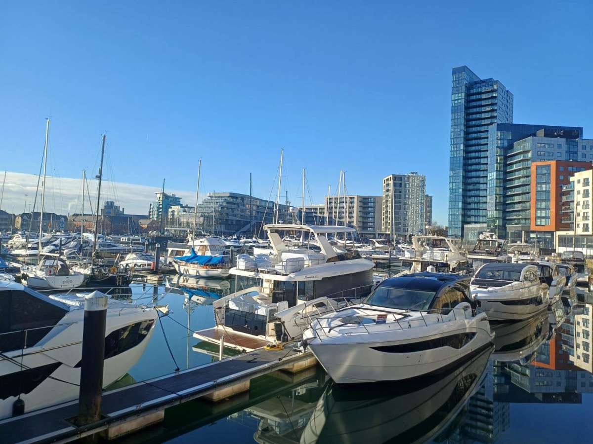 Office in Ocean Village - photo 3