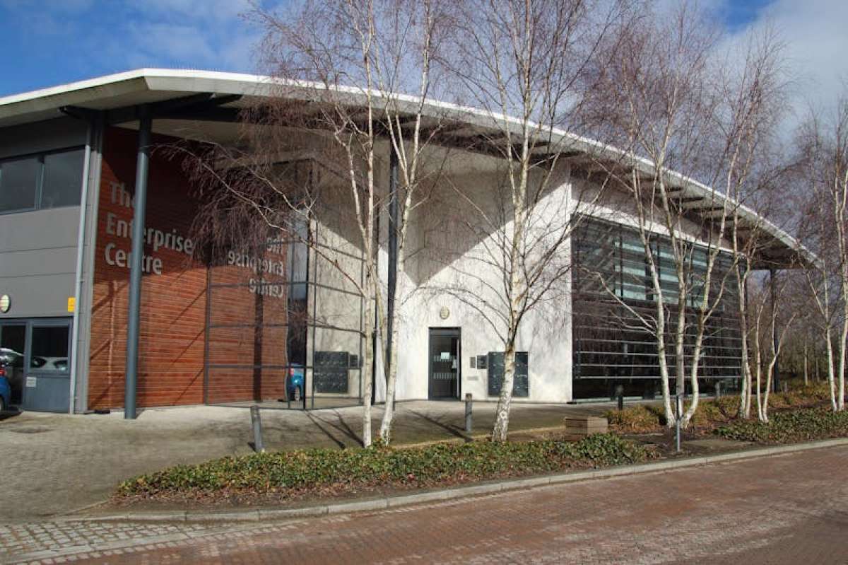 Office in Farnham - photo 2