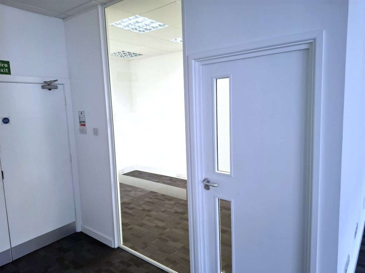 Office in Guildford - photo 2