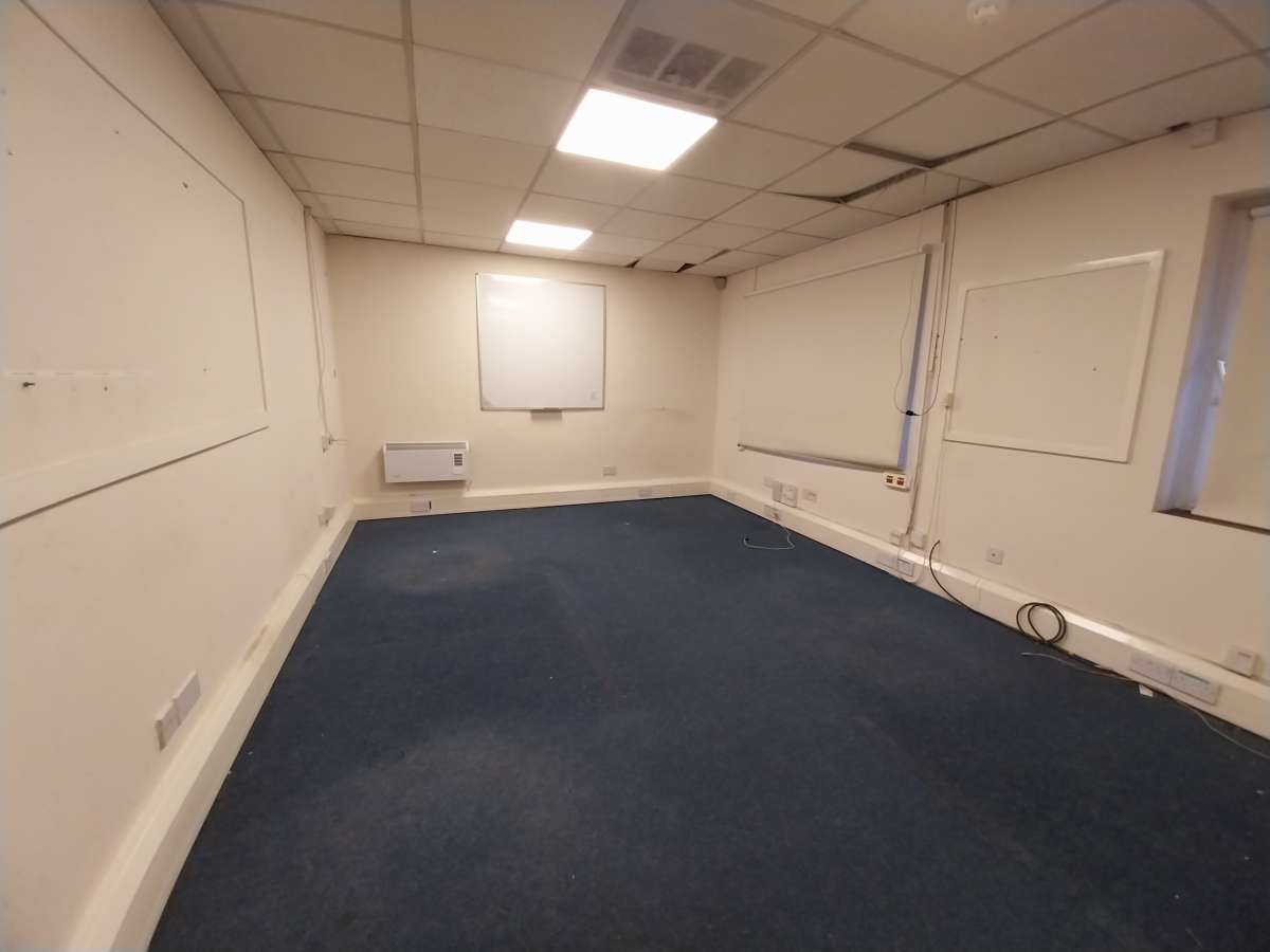 Office in Grantham - photo 2