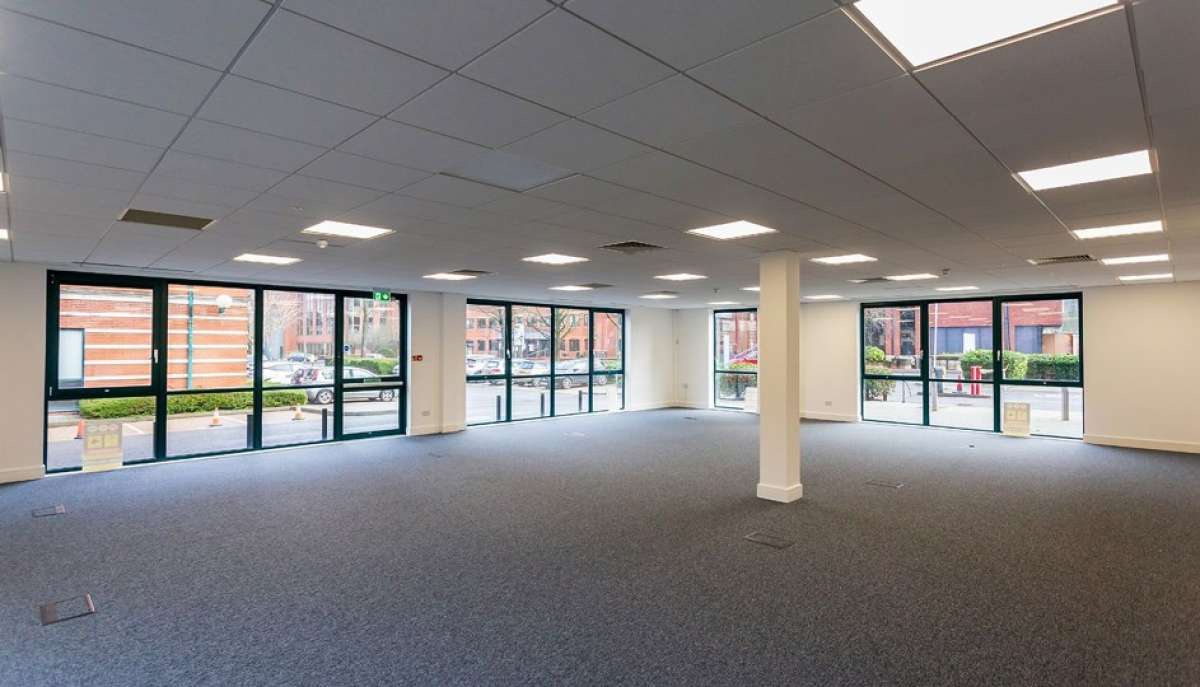 Office in Crawley - photo 4