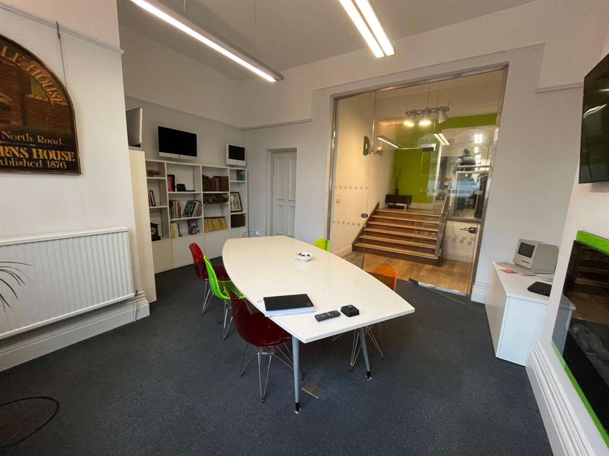Office in Stamford - photo 3