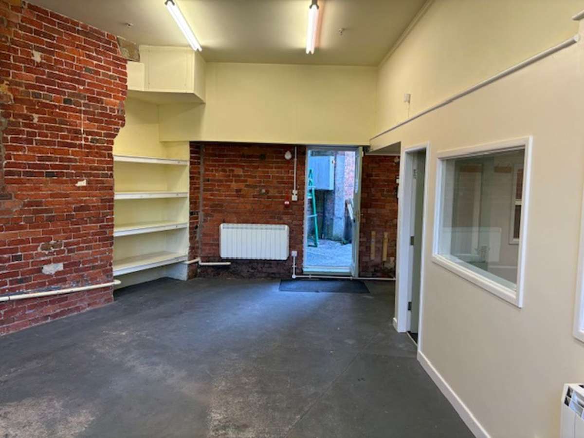 Office in Congleton, - photo 4