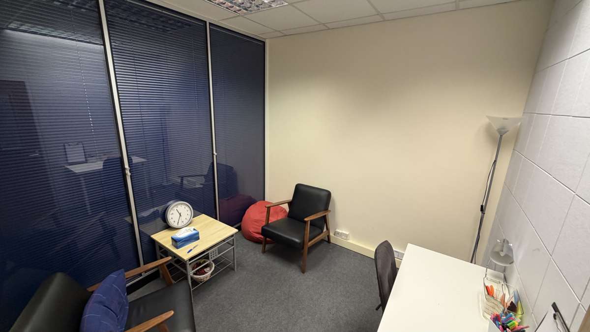 Office in Warwick - photo 4