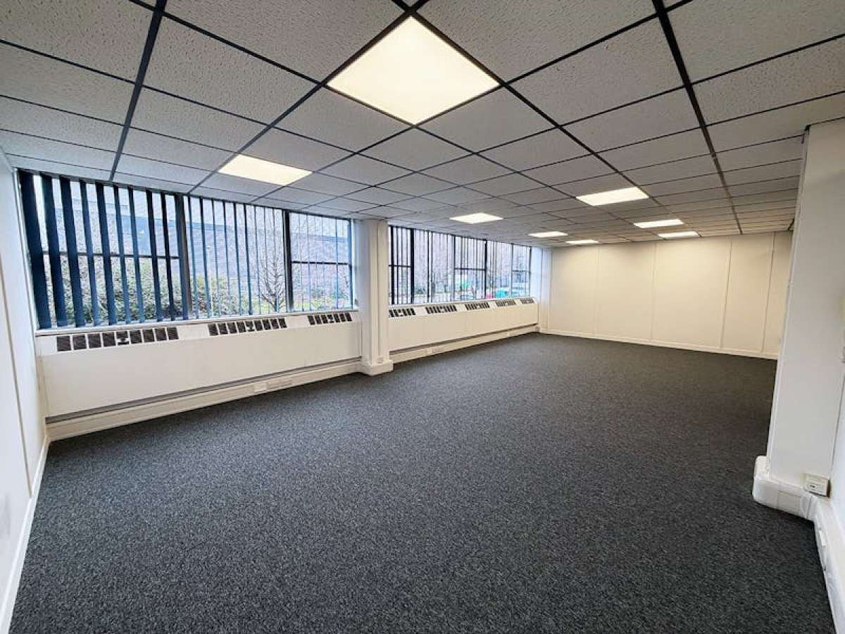Office in Basingstoke - photo 4