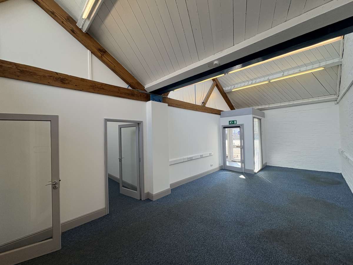 Office in Leicester - photo 2