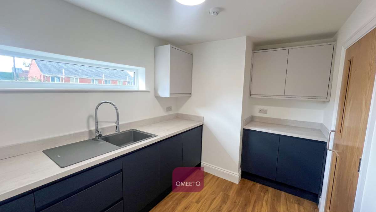 Office in Beeston - photo 2