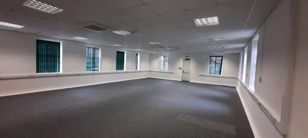 Office in Kidderminster - photo 2