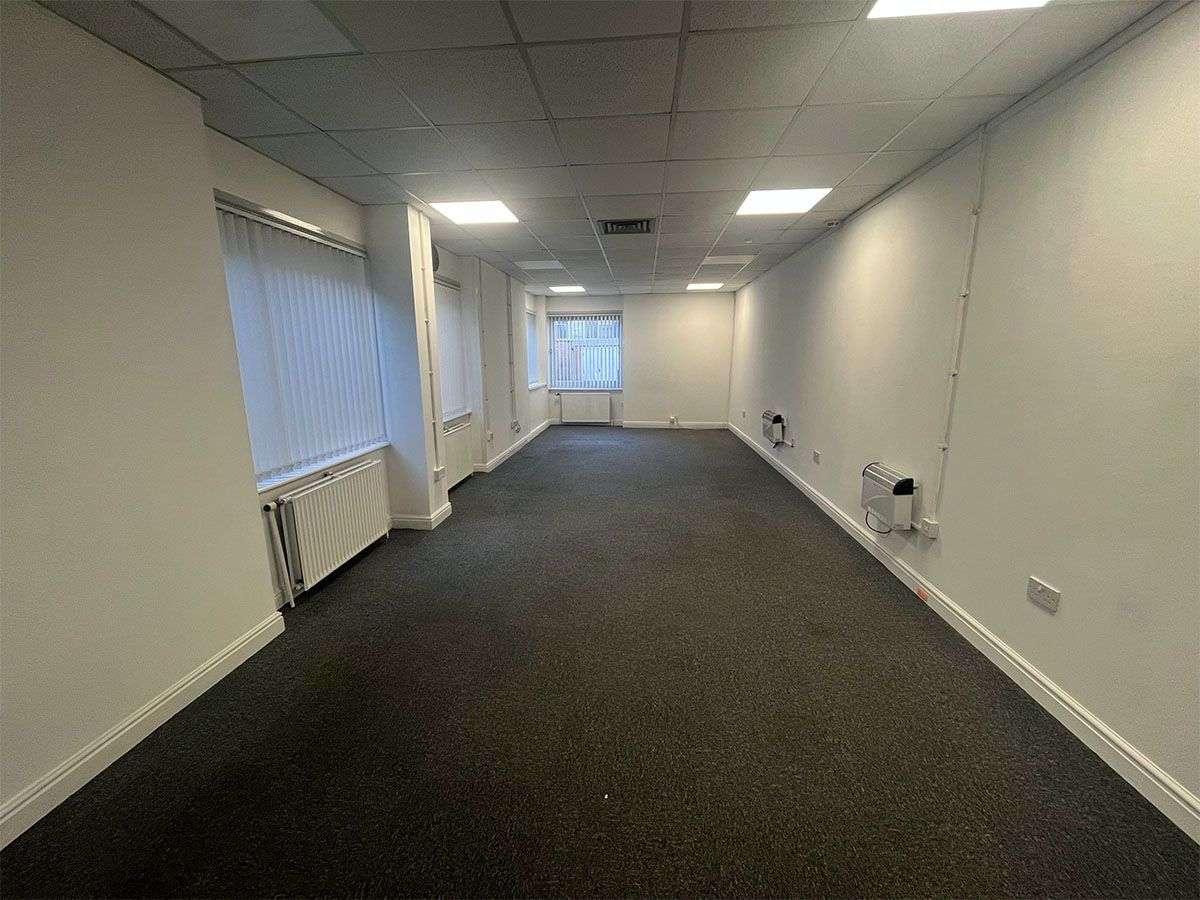 Office in Wirral - photo 2