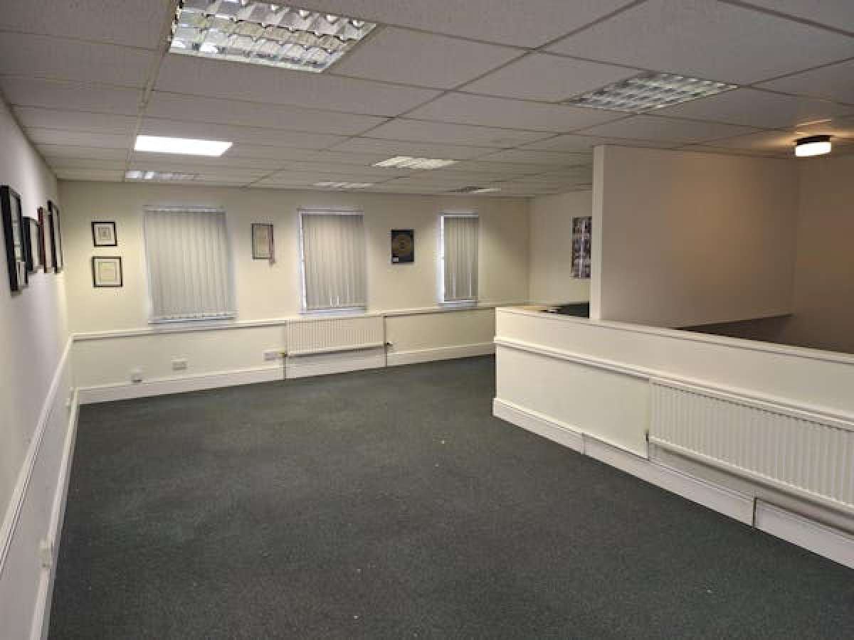 Office in Halesowen - photo 2