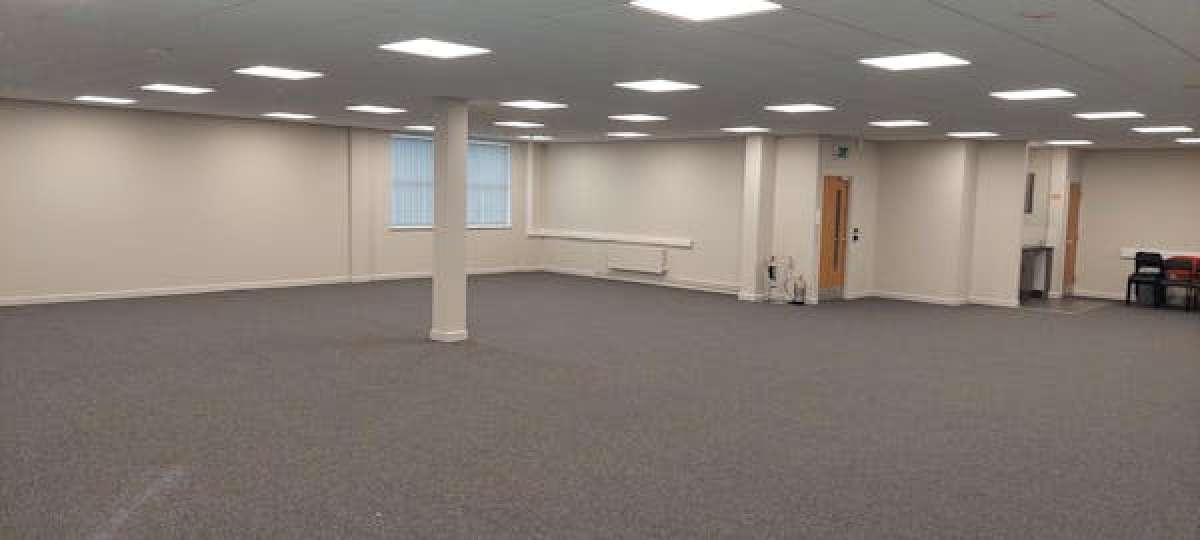Office in Halesowen - photo 4