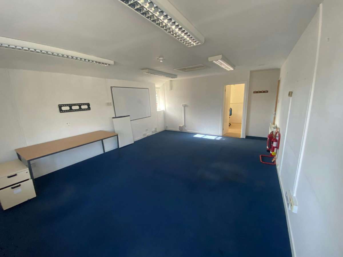 Office in Petersfield - photo 3