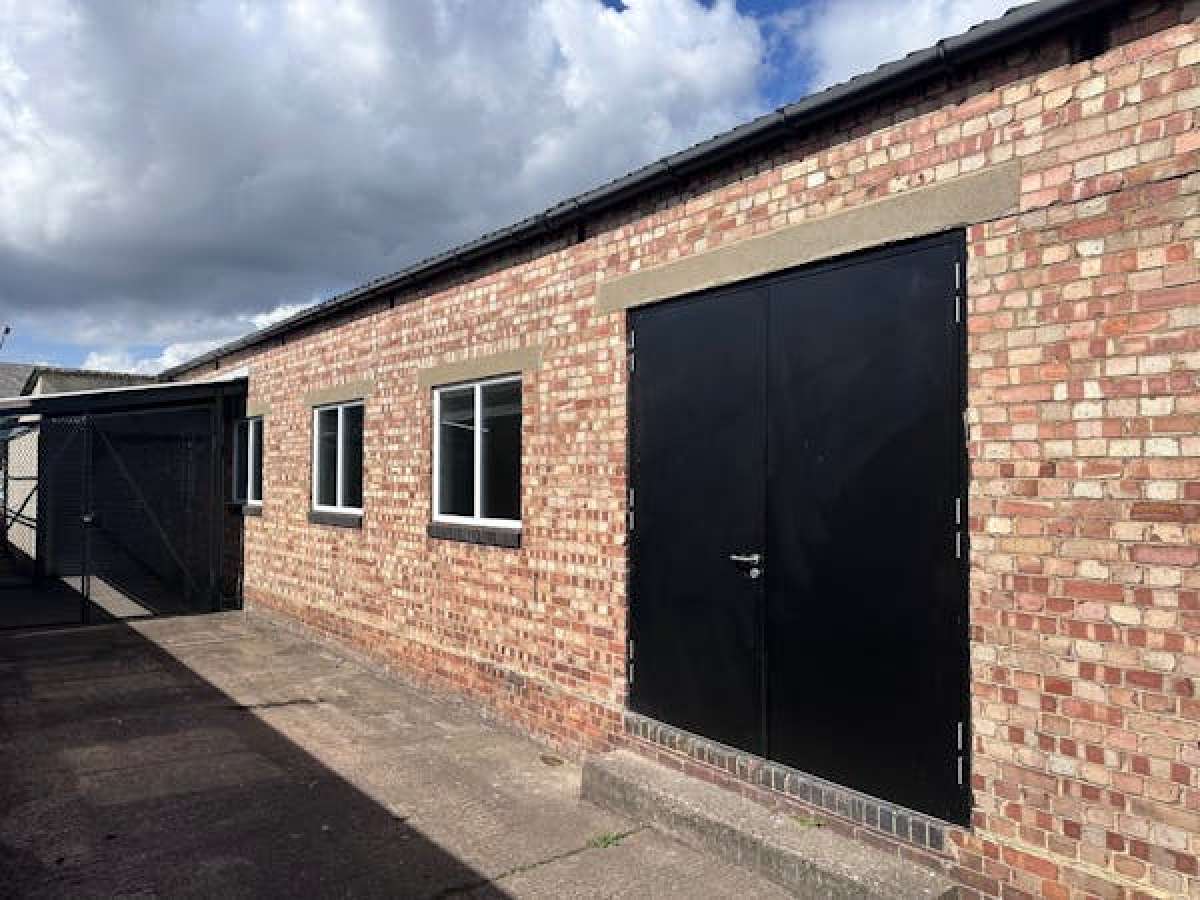 Industrial Unit in Abbey Wood - photo 2