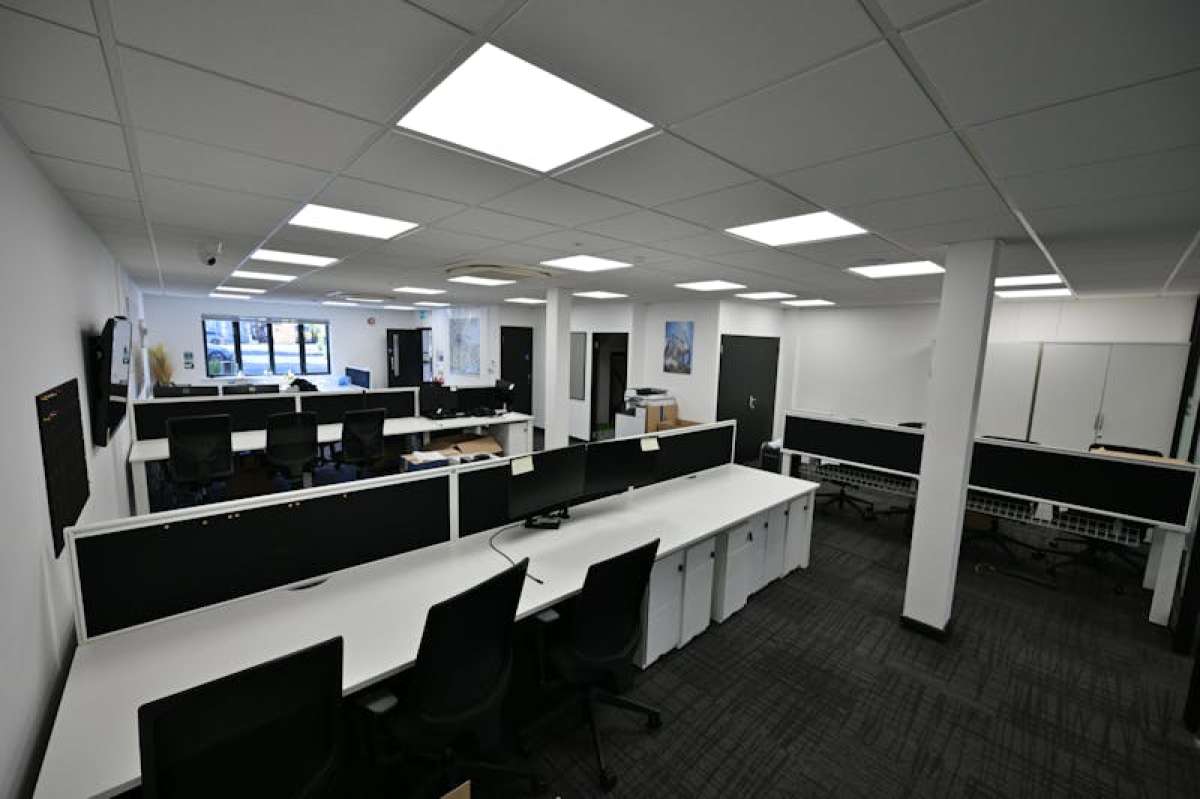 Office in Crawley - photo 2