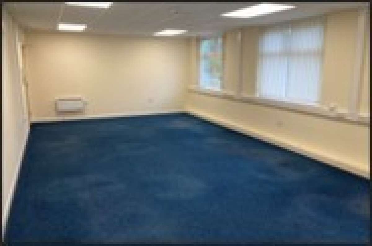 Office in Raynesway - photo 2