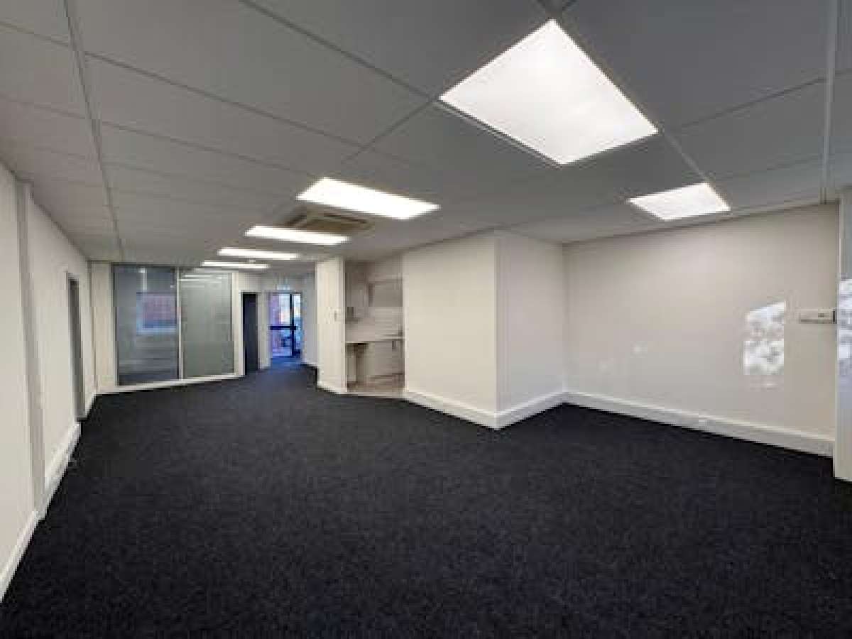 Office in Fareham - photo 3