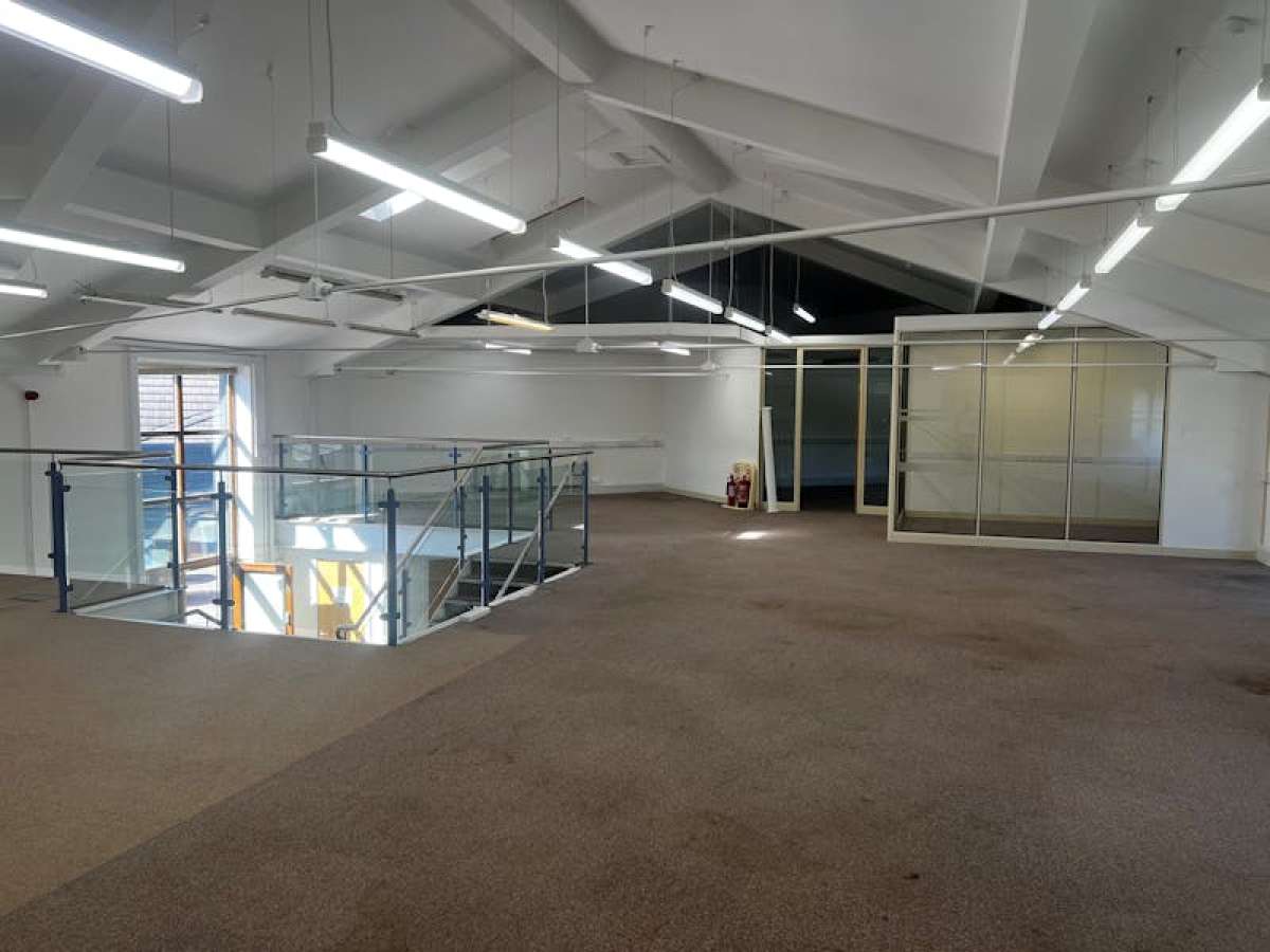 Office in Whaddon - photo 3