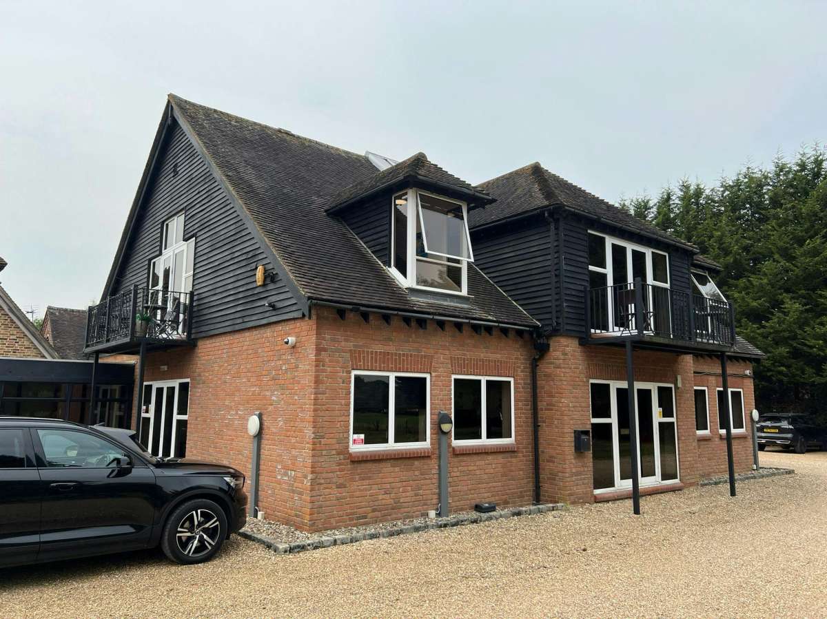 Office in Reigate - photo 2