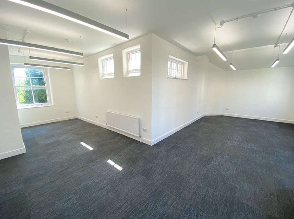 Office in Dartford - photo 3