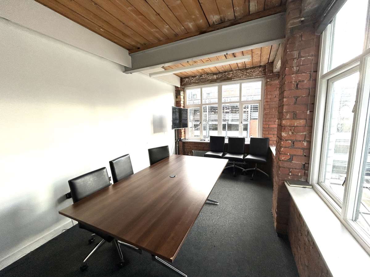 Office in Manchester - photo 4