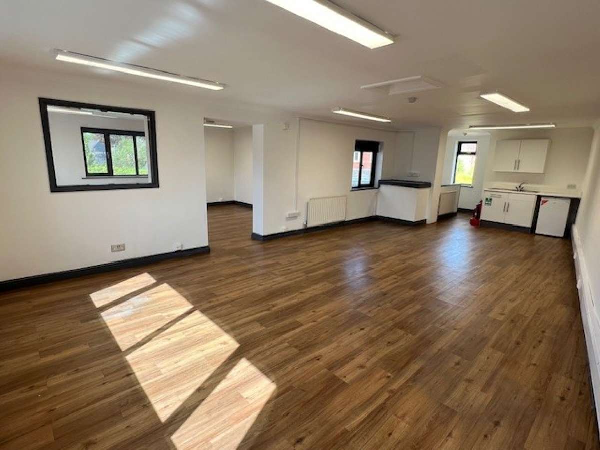 Office in Wolverhampton - photo 4