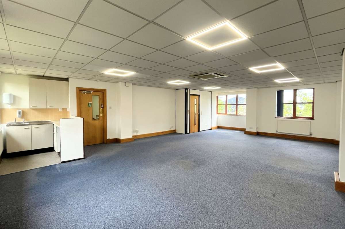 Office in Witham - photo 4