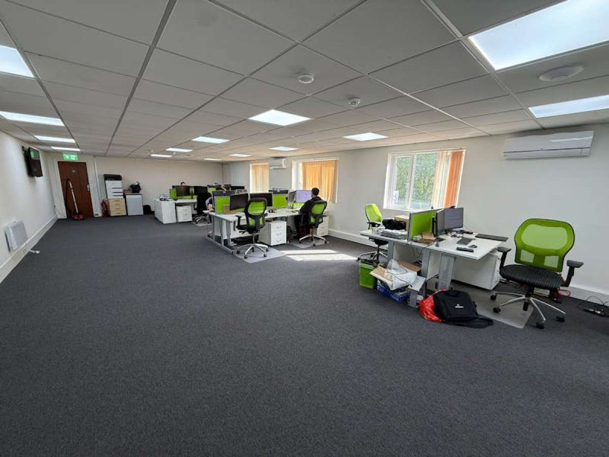 Office in Woking - photo 2