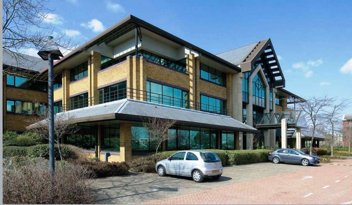 Office in Crawley - photo 2