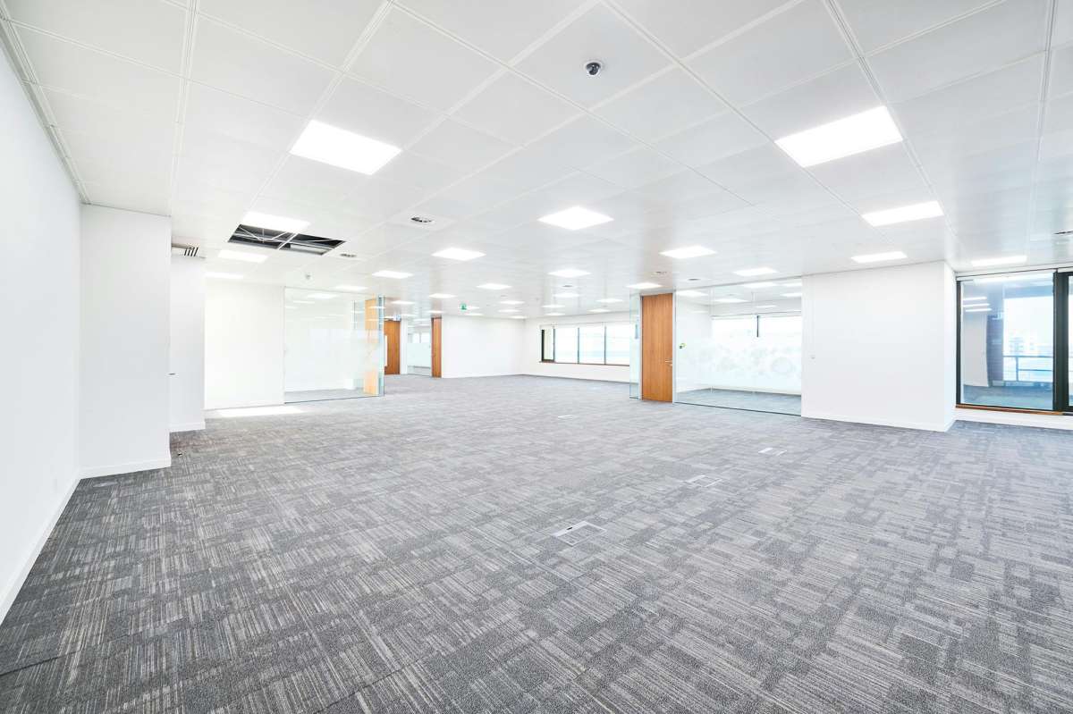 Office in Crawley - photo 4