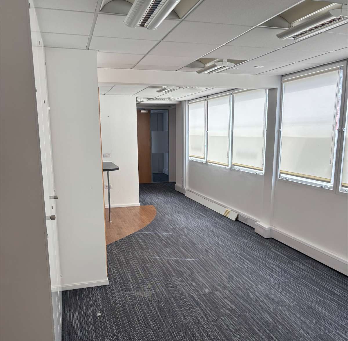 Office in Epsom - photo 2