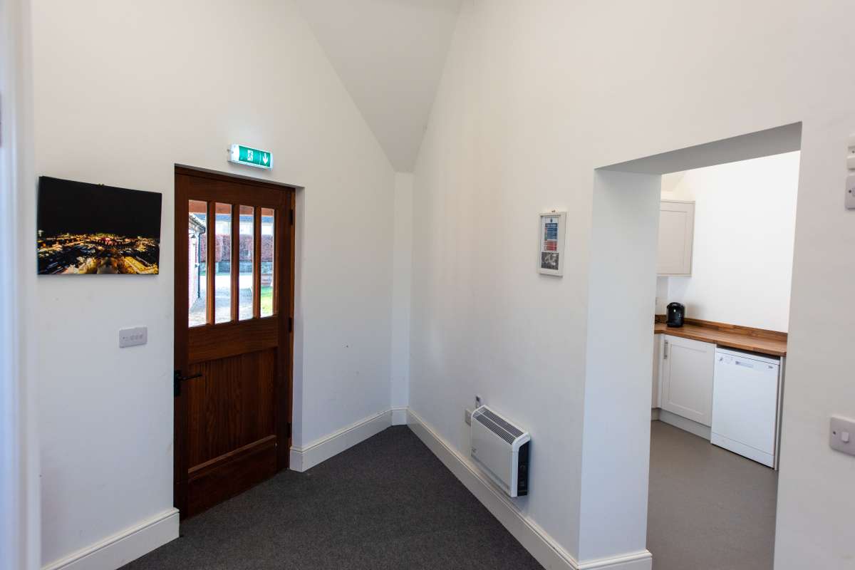 Office in Charlton - photo 4