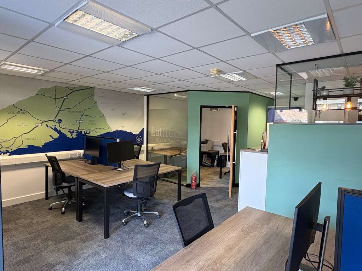 Office in Hedge End - photo 2