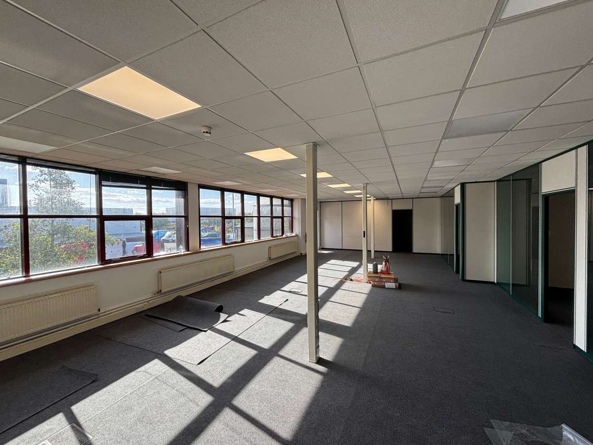 Office in Leicester - photo 4